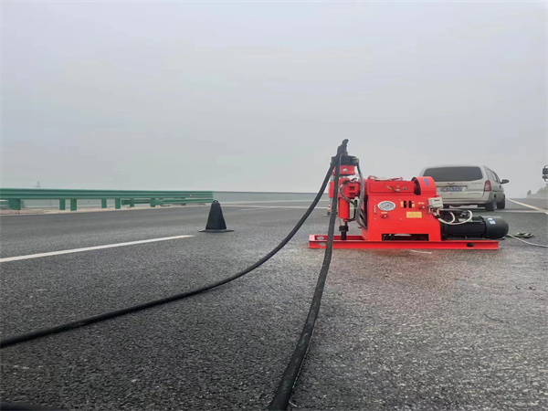 东方华侨农场马路路基路面开裂下沉注浆加固灌浆